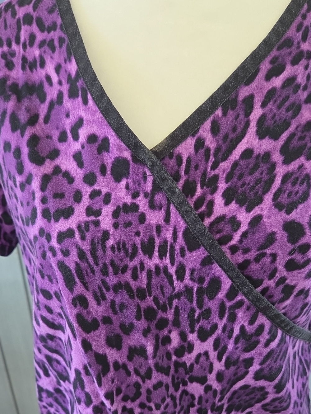 Scrub Works Purple Leopard Print V-Neck Women's Scrub Top - Picture 2 of 4